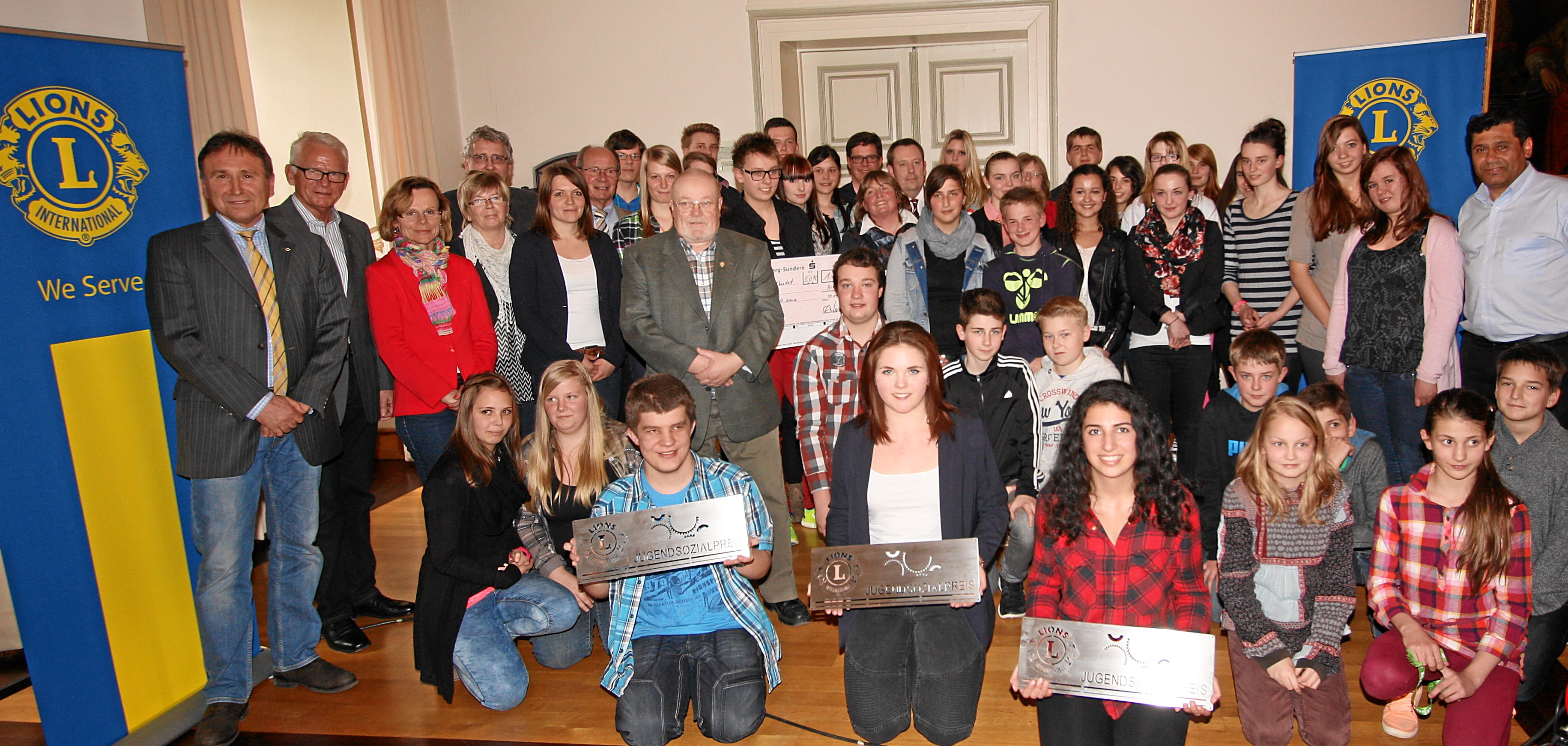 Der Lions Club Arnsberg-Sundern vergibt den Jugendsozialpreis (Hier ein Bild aus dem Jahr 2014). Junge Menschen sollen motiviert werden, soziales Engagement zu entwickeln.