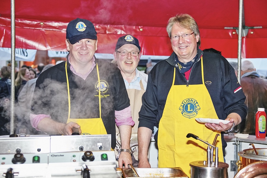 Lions am Grillstand