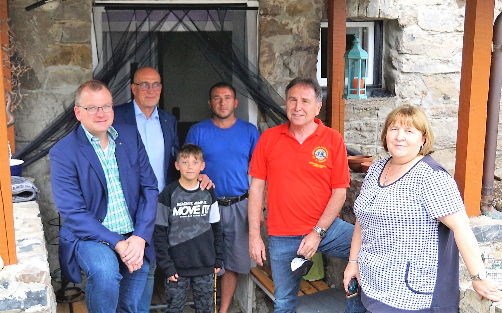 Ein Bild von den Schäden machten sich Detlef Lins, Ulrich Scheele und Egon Kämmerer vom Lions Club Arnsberg-Sundern. Foto: André Geißler