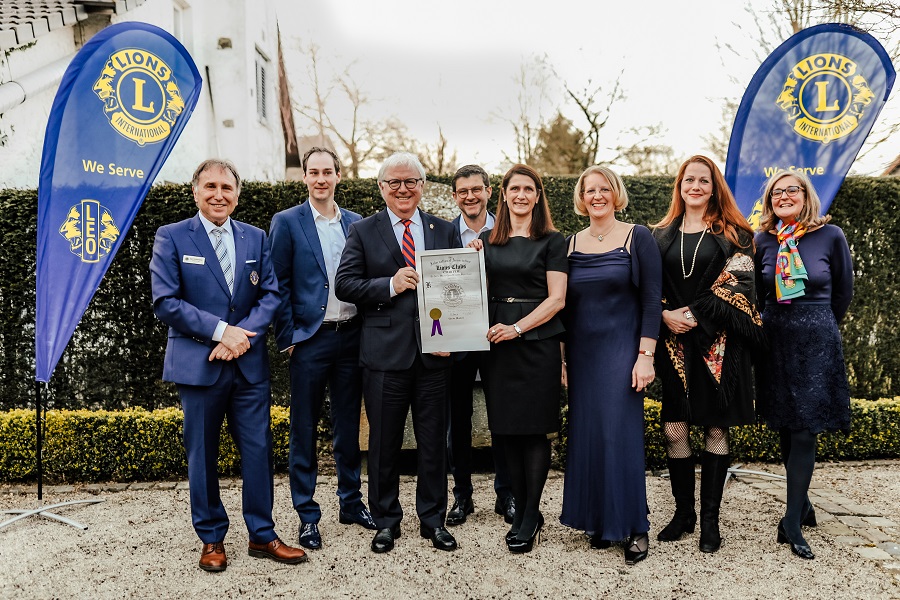 Vorstand: v re. Katharina von Wrede, Verena Grothe-Friedrich, Claudia Sielermann, Maren Krombach, Dr. Jürgen Oeder, Dieter Schubmann-Wagner, Schatzmeister Florian Wilms und Egon Kämmerer.